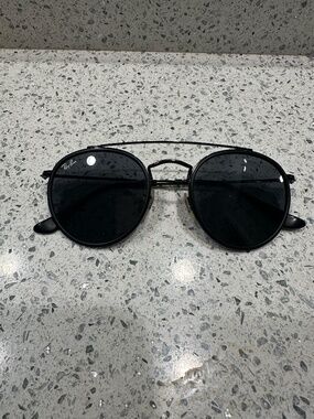 Ray-Ban Round Double Bridge Sunglasses in Polished Black with Blue/Grey Lenses